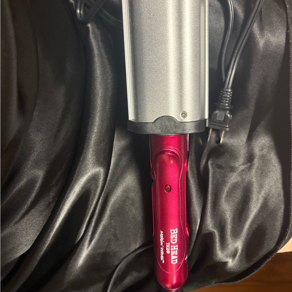 BedHead Hair Tool in Silver and Pink